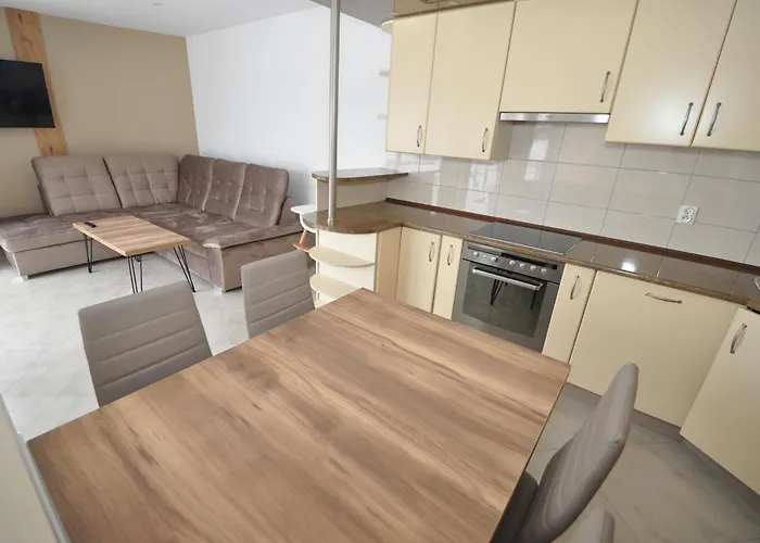 Taras80m2 דירה קולובז'ג